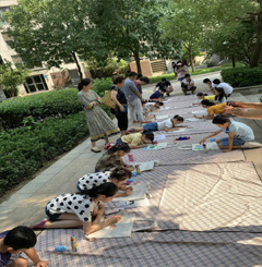 团队在社区做公益